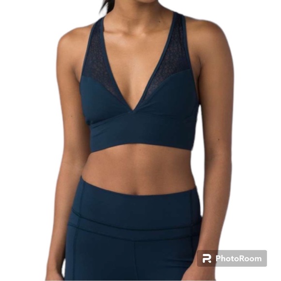 lululemon athletica Other - LULULEMON Twist & Train Bra in Jaded (Blue) Women’s Size 4